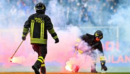 Sampdoria, crisi infinita: la contestazione della Sud tra cori e fumogeni. I tifosi invocano Pirlo e il reintegro di Borini