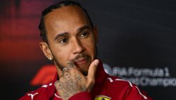 Ferrari: Hamilton come se niente fosse, Leclerc preoccupato e sul web lacrime di delusione