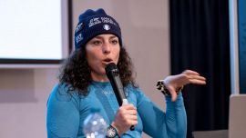 Brignone in versione “brigadiera” da Fazio: la rivalità con Goggia e l’invito a Sinner. Ed è pronta anche per lo slalom