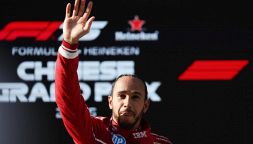 F1 Cina, lo stupore di Hamilton: "Pole incredibile". Leclerc plaude al compagno Ferrari ma finisce sotto investigazione