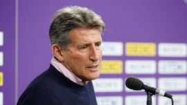 World Athletics, test obbligatori per determinare il sesso degli atleti: dopo il caso Khelif, la mossa di Coe fa discutere