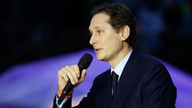 Elkann cancella la Juventus ed esalta Hamilton e la Ferrari: il messaggio nascosto nella lettera agli azionisti Exor  