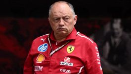 F1, Vasseur rompe il silenzio dopo la squalifica Ferrari in Cina: "Hamilton non è cotto, Leclerc un po' geloso"