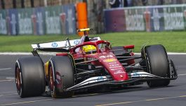 F1, Ferrari: nuova teoria dietro la squalifica di Hamilton in Cina. E Ocon svela la reazione di Vasseur e Leclerc