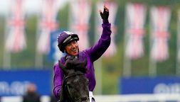 Frankie Dettori, il fantino dei record ha dichiarato bancarotta: il fisco britannico gli chiede 17 milioni di sterline