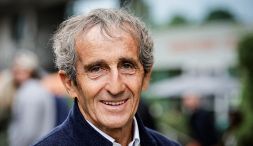 F1, Prost vuol fuggire dai social per gli insulti dei tifosi di Senna: la solidarietà di Ben Sulayem all'ex Ferrari