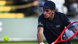 Indian Wells, l’impresa di Arnaldi: eliminato Rublev. Paolini rischia grosso ma si salva. Noskova, minacce di morte sui social