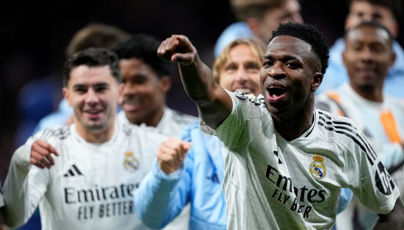 Real Madrid, la notte folle di Vinicius: il rigore alle stelle e gli sfottò ai fan dell’Atletico, il retroscena prima del match