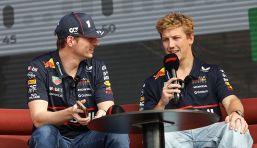 F1, Red Bull "caccia" Lawson e promuove Tsunoda, ma Verstappen non è d'accordo. Il neozelandese sotto tiro sui social