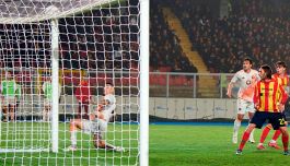 Lecce-Roma, moviola: che pasticcio sul gol annullato a Mancini, con Manganiello pugliesi ko 8 volte su 9