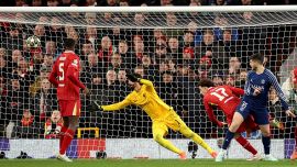 Liverpool-Psg, moviola: due rigori negati e un gol annullato ai Reds, gara sospesa due volte