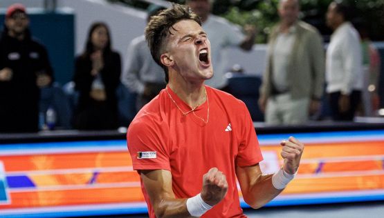 Miami, Mensik piega Fritz e sfida Djokovic in finale: dal nuovo fenomeno del tennis parole al miele su Sinner