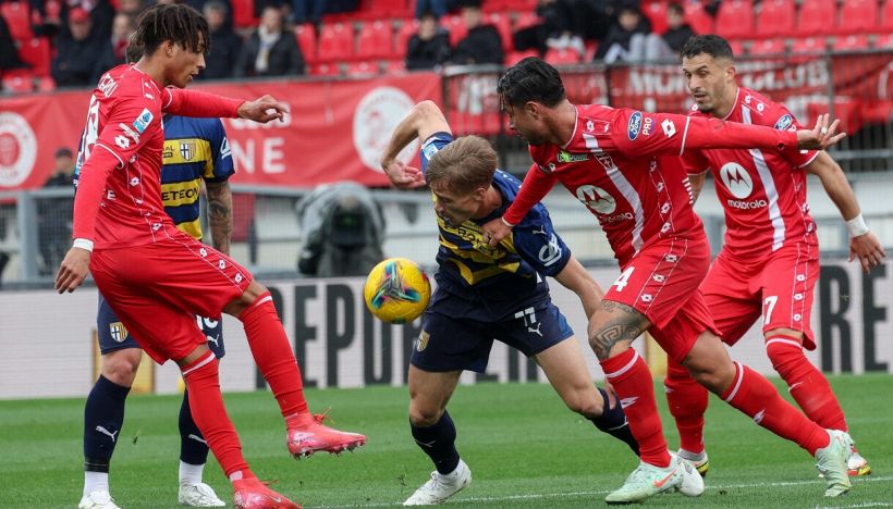 Monza-Parma 1-1, pagelle e moviola: prodezza Bonny inguaia Nesta, non basta gol Izzo, reclamati tre rigori