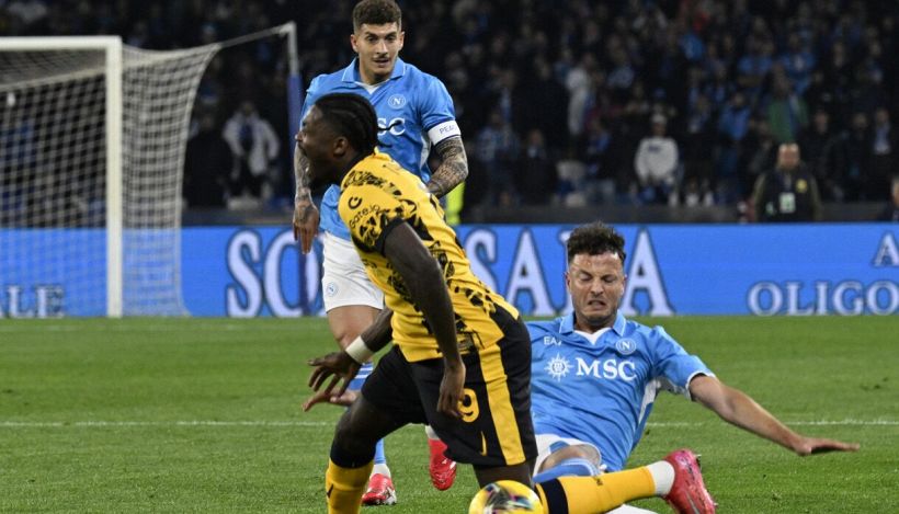 Napoli-Inter, moviola: cos’ha visto il Var sul mani in area di Dumfries?