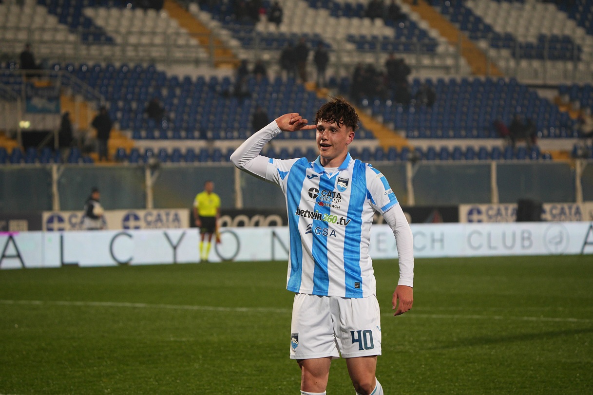 https://wips.plug.it/cips/sport.virgilio.it/cms/2025/03/pescara-lucchese-antonio-arena-pescara-esordio-con-gol-lps.jpg