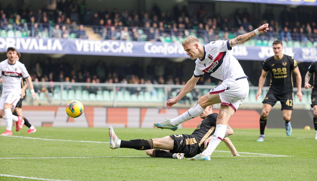 https://wips.plug.it/cips/sport.virgilio.it/cms/2025/03/serie-a-2024-25-verona-1-2-bologna-odgaard.jpg