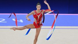 Ginnastica Ritmica, uno scandalo tira l'altro: Sofia Raffaeli in mutande dopo alcuni errori, umiliata dall'allenatrice