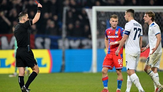 Pagelle Viktoria Plzen-Lazio 1-2: Nuno Tavares sbaglia, Rovella e Gigot perdono la testa, magia Isaksen in 9