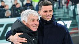 Juventus-Atalanta: Thiago Motta polemizza per il rigore, spunta l'abbraccio scudetto tra Gasperini e Lookman