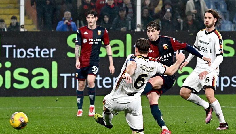 Genoa-Lecce, moviola: fumogeni, rigori, Var e gli errori di Maresca