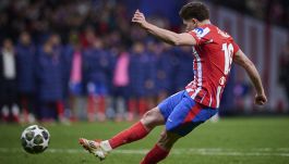 Champions, Rigore Alvarez annullato: video Uefa manipolato? Esplode la protesta
