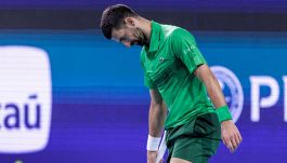 Montecarlo, Djokovic mette le mani avanti: "Infezione all'occhio, non ho particolari ambizioni". Fognini saluta