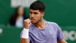 Montecarlo, Alcaraz rischia con Fils: rimonta e vince al 3°. Dimitrov choc: doppio bagel da De Minaur