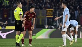 Lazio-Roma, moviola: festival di rossi e gialli mancanti, cosa ha sbagliato l’arbitro