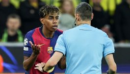 Borussia Dortmund-Barcellona, moviola: due gol annullati e tre rigori negati, Mariani protagonista