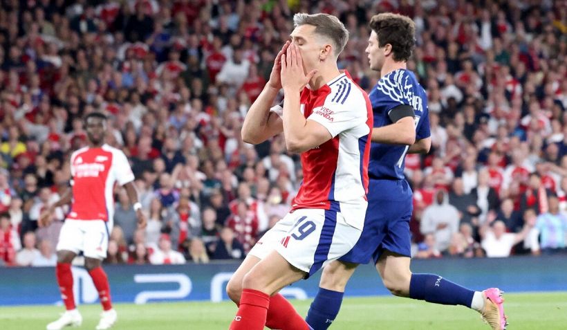 Arsenal-Psg, moviola: gol annullato e rigore negato ai Gunners, protesta anche Kvara