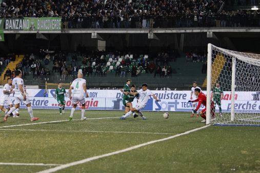Avellino, è quasi fatta: harakiri Cerignola con il Benevento, crollo Vicenza