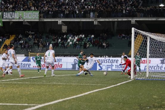 Avellino, è quasi fatta: harakiri Cerignola con il Benevento, crollo Vicenza