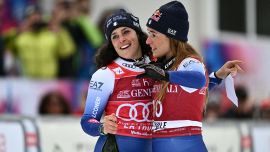 Allarme Brignone, serve seconda operazione al crociato: altri 6 mesi di stop. L'esempio e l'affetto di Goggia