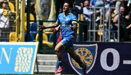 Serie B: colpaccio del Modena a Bari, Sampdoria ancora battuta. La Cremonese scatta verso i playoff, il Sassuolo vince ancora