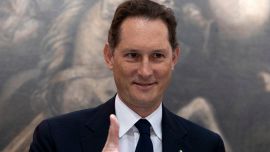 Juventus e Exor vacillano in Borsa dopo l'intervento di Elkann, sullo sfondo cessioni top e nuovi ingressi