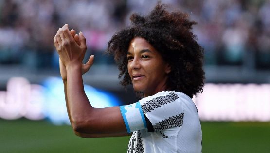 Sara Gama si ritira: chi è la leggenda della Juventus simbolo del calcio femminile tra veleni e lotta al razzismo