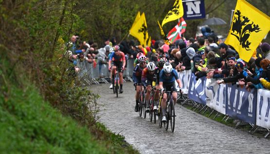 Giro delle Fiandre, la festa si trasforma in tragedia: due ciclisti perdono la vita. Ma la sfida Pogacar-Van der Poel ci sarà