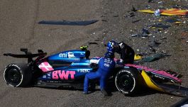 F1, Gp Giappone: dominio McLaren nelle libere, quarto Hamilton. Ben 4 bandiere rosse, paura per Doohan