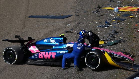 F1, Gp Giappone: dominio McLaren nelle libere, quarto Hamilton. Ben 4 bandiere rosse, paura per Doohan