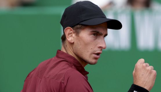 Madrid, Arnaldi fa pace con la terra e si regala l'idolo Djokovic: Coric ko. Eliminate Cocciaretto e Bronzetti
