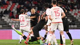 Bari-Palermo, moviola: rosanero scippati dall’arbitro, il gesto clamoroso dei tifosi pugliesi