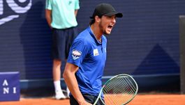 ATP 500 Monaco di Baviera, Darderi ha il ghiaccio nelle vene (e sul corpo): rimonta Kecmanovic e vola ai quarti