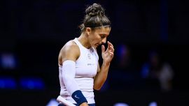 Stoccarda, Errani si butta via contro Frech: giornata nera per le azzurre. Sabalenka riaccende la polemica con gli Slam