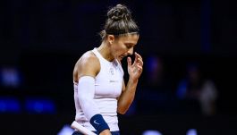 Stoccarda, Errani si butta via contro Frech: giornata nera per le azzurre. Sabalenka riaccende la polemica con gli Slam