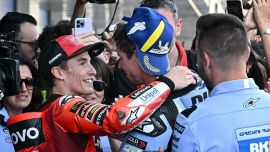 MotoGP Jerez: dalla spallata tra Marquez e Bagnaia alla caduta di Marc che poi abbraccia Alex in lacrime