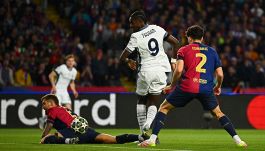 Barcellona-Inter, primo tempo da sogno: Thuram col tacco, Dumfries in rovesciata, Yamal funambolo e Torres rapace