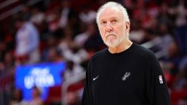 Paura per coach Gregg Popovich: sviene al ristorante, nuovo malore. E i San Antonio Spurs valutano l'addio