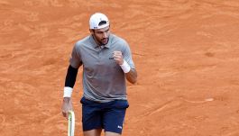 La rinascita di Berrettini che trasforma Montecarlo nel Colosseo: il siparietto con Bearman e la disperazione di Zverev
