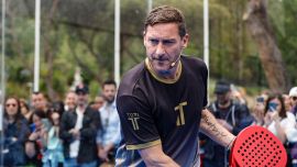 Totti in Russia, la polemica continua: il Pupone tra Colosseo finto e gladiatori. L’attacco dall’Ucraina è durissimo