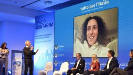 Brignone torna a parlare dopo l’infortunio: ritrova il sorriso col regalo di Vonn e compagne ma la strada è ancora lunga